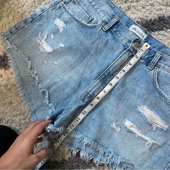 Zara High Rise Relaxed Fit Denim Shorts - Picture 5 of 8
